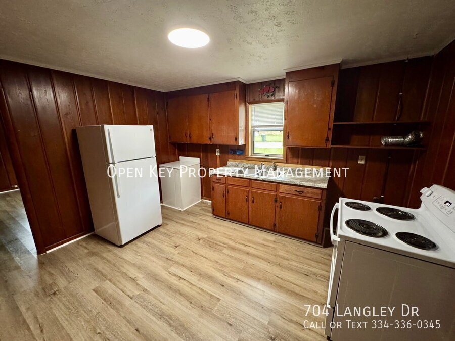 2 bedroom, 1 bath rental in Dothan, AL. Section 8 approved, appliances included, pets are welcome, large backyard for entertaining. Don't miss out on this rental! property image