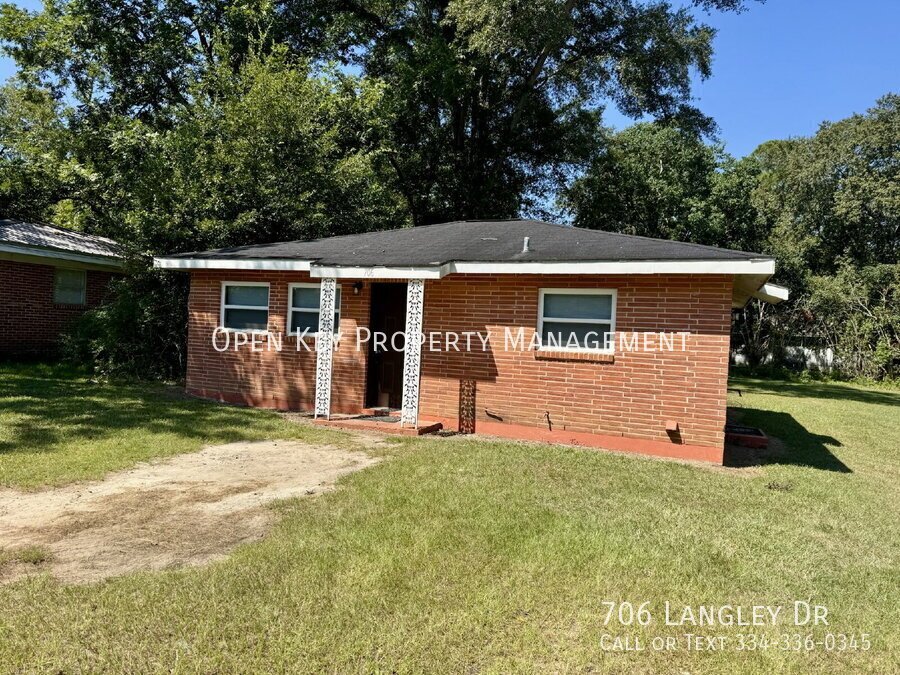 ***Section 8 approved*** 2 bedroom, 1 bath brick home for rent in Dothan, AL. Appliances included and pets are allowed. Don't miss out on this rental! property image