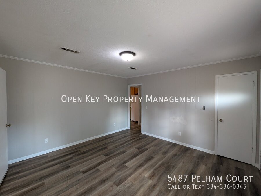This charming 3 bedroom, 1 bath rental in Graceville, FL., offers comfortable living with beautiful LVP flooring and pet friendly atmosphere. Plenty of space to make your own! property image