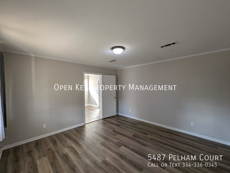 This charming 3 bedroom, 1 bath rental in Graceville, FL., offers comfortable living with beautiful LVP flooring and pet friendly atmosphere. Plenty of space to make your own! property image
