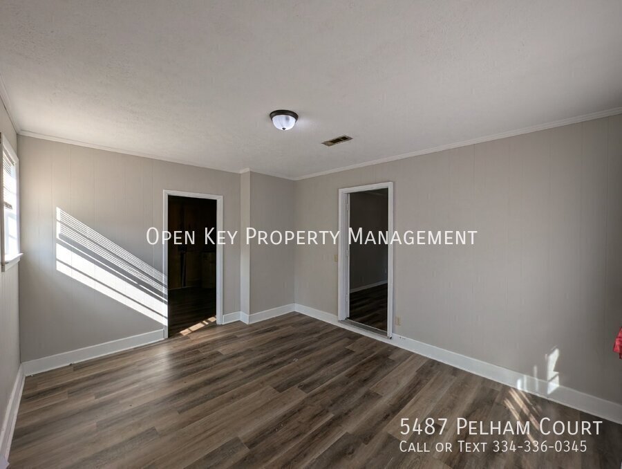 This charming 3 bedroom, 1 bath rental in Graceville, FL., offers comfortable living with beautiful LVP flooring and pet friendly atmosphere. Plenty of space to make your own! property image