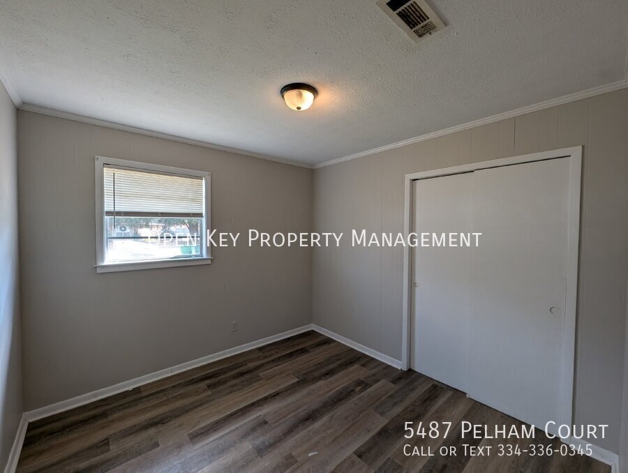 This charming 3 bedroom, 1 bath rental in Graceville, FL., offers comfortable living with beautiful LVP flooring and pet friendly atmosphere. Plenty of space to make your own! property image