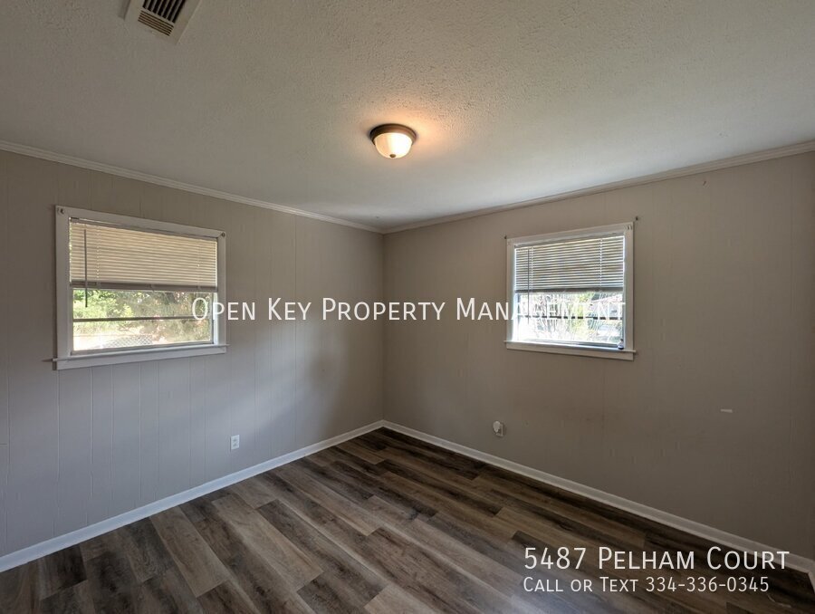 This charming 3 bedroom, 1 bath rental in Graceville, FL., offers comfortable living with beautiful LVP flooring and pet friendly atmosphere. Plenty of space to make your own! property image