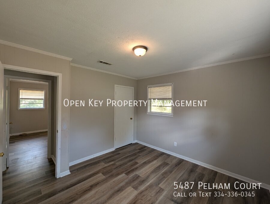 This charming 3 bedroom, 1 bath rental in Graceville, FL., offers comfortable living with beautiful LVP flooring and pet friendly atmosphere. Plenty of space to make your own! property image