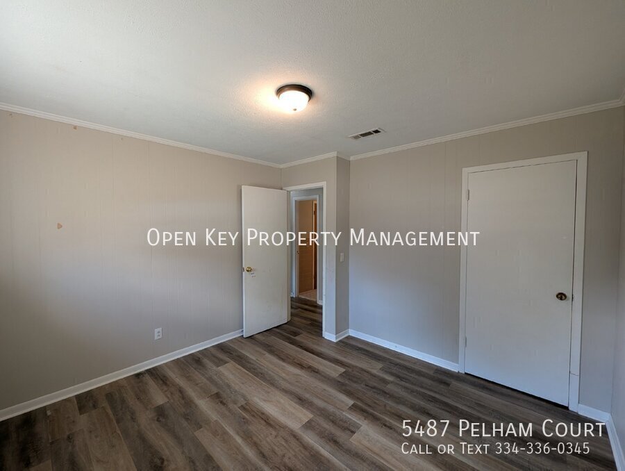 This charming 3 bedroom, 1 bath rental in Graceville, FL., offers comfortable living with beautiful LVP flooring and pet friendly atmosphere. Plenty of space to make your own! property image