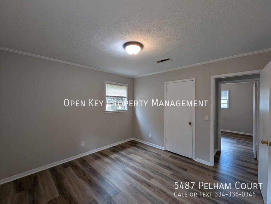 This charming 3 bedroom, 1 bath rental in Graceville, FL., offers comfortable living with beautiful LVP flooring and pet friendly atmosphere. Plenty of space to make your own! property image