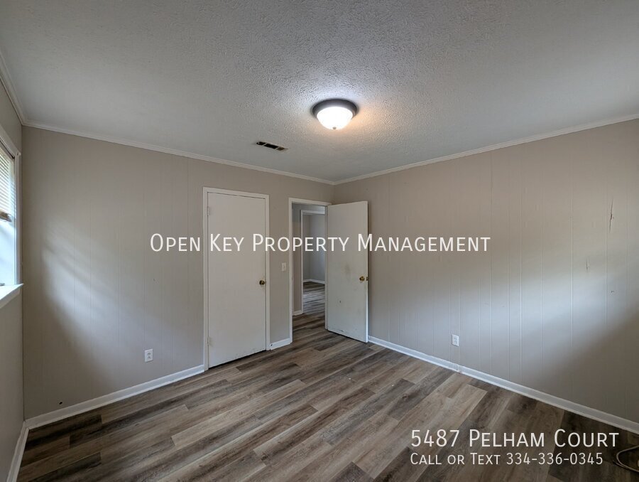 This charming 3 bedroom, 1 bath rental in Graceville, FL., offers comfortable living with beautiful LVP flooring and pet friendly atmosphere. Plenty of space to make your own! property image