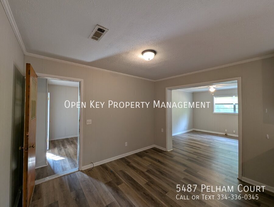 This charming 3 bedroom, 1 bath rental in Graceville, FL., offers comfortable living with beautiful LVP flooring and pet friendly atmosphere. Plenty of space to make your own! property image