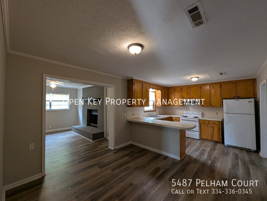 This charming 3 bedroom, 1 bath rental in Graceville, FL., offers comfortable living with beautiful LVP flooring and pet friendly atmosphere. Plenty of space to make your own! property image