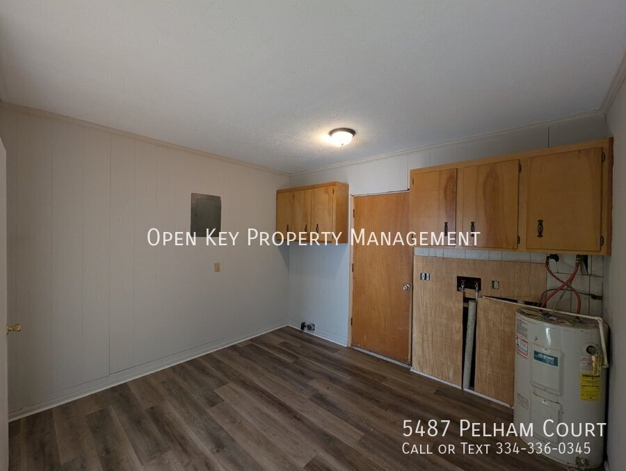 This charming 3 bedroom, 1 bath rental in Graceville, FL., offers comfortable living with beautiful LVP flooring and pet friendly atmosphere. Plenty of space to make your own! property image