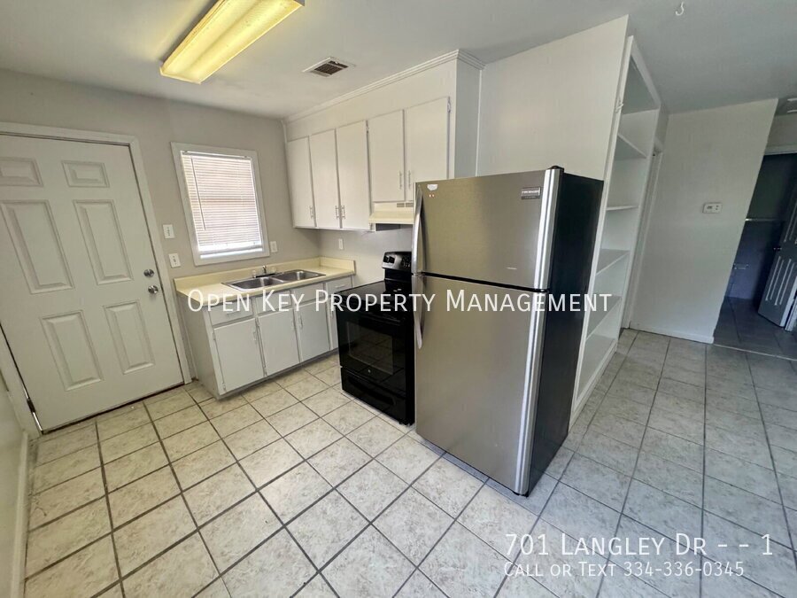 2 BR/1BA, Section 8 approved rental - LVP flooring, appliances included, conveniently located in Dothan, AL. Check out this rental today! property image