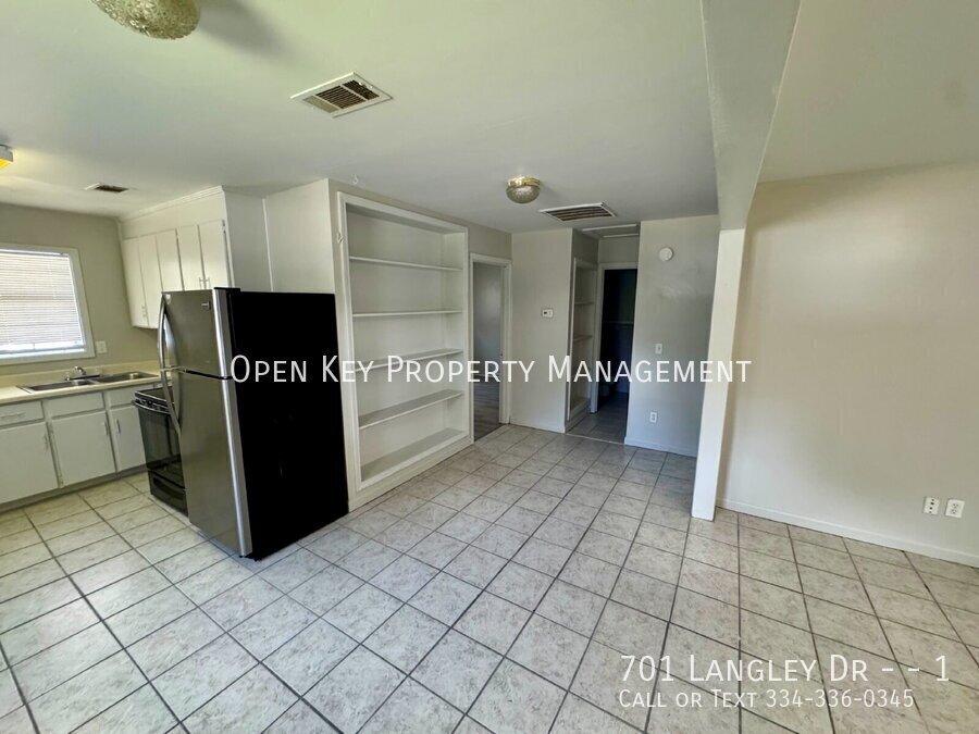 2 BR/1BA, Section 8 approved rental - LVP flooring, appliances included, conveniently located in Dothan, AL. Check out this rental today! property image