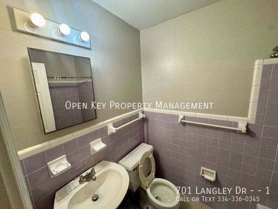 2 BR/1BA, Section 8 approved rental - LVP flooring, appliances included, conveniently located in Dothan, AL. Check out this rental today! property image