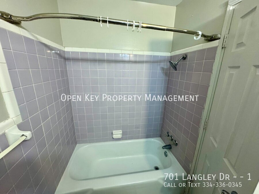 2 BR/1BA, Section 8 approved rental - LVP flooring, appliances included, conveniently located in Dothan, AL. Check out this rental today! property image