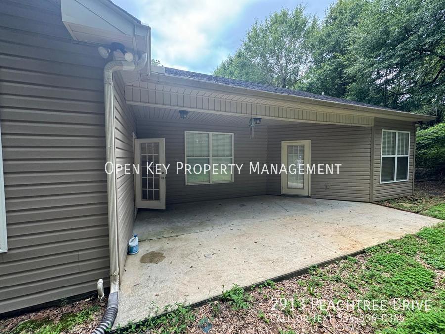Beautiful and spacious 5 bedroom, 3 bath home for rent in Dothan, AL. Features open living area, beautiful wood floors, large backyard - this home is perfect for entertaining! property image