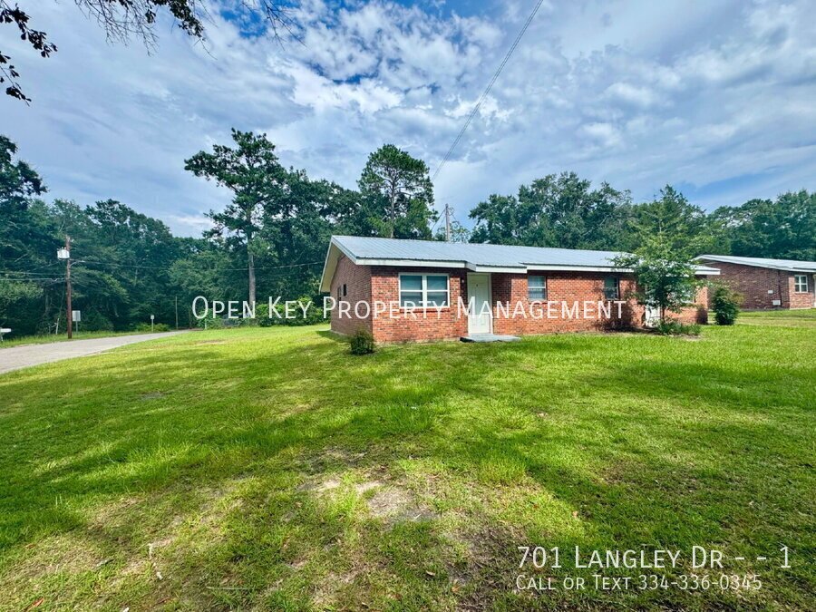 2 BR/1BA, Section 8 approved rental - LVP flooring, appliances included, conveniently located in Dothan, AL. Check out this rental today! property image