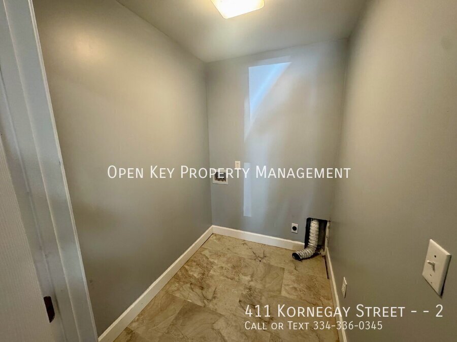 Updated 4 bedroom, 2 bath duplex for rent in Dothan, AL. Open living area - perfect for entertaining. Section 8 approved, appliances included, and pets welcome. Don't miss out on this rental! property image