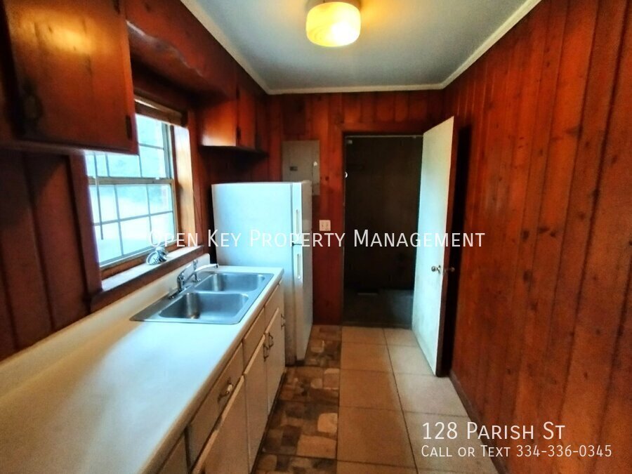 Charming 2-bed, 1-bath home in Dothan, Alabama. Features open living room and spacious yard. Section 8 approved! property image