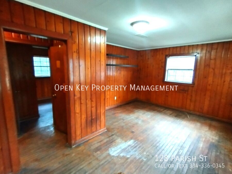 Charming 2-bed, 1-bath home in Dothan, Alabama. Features open living room and spacious yard. Section 8 approved! property image