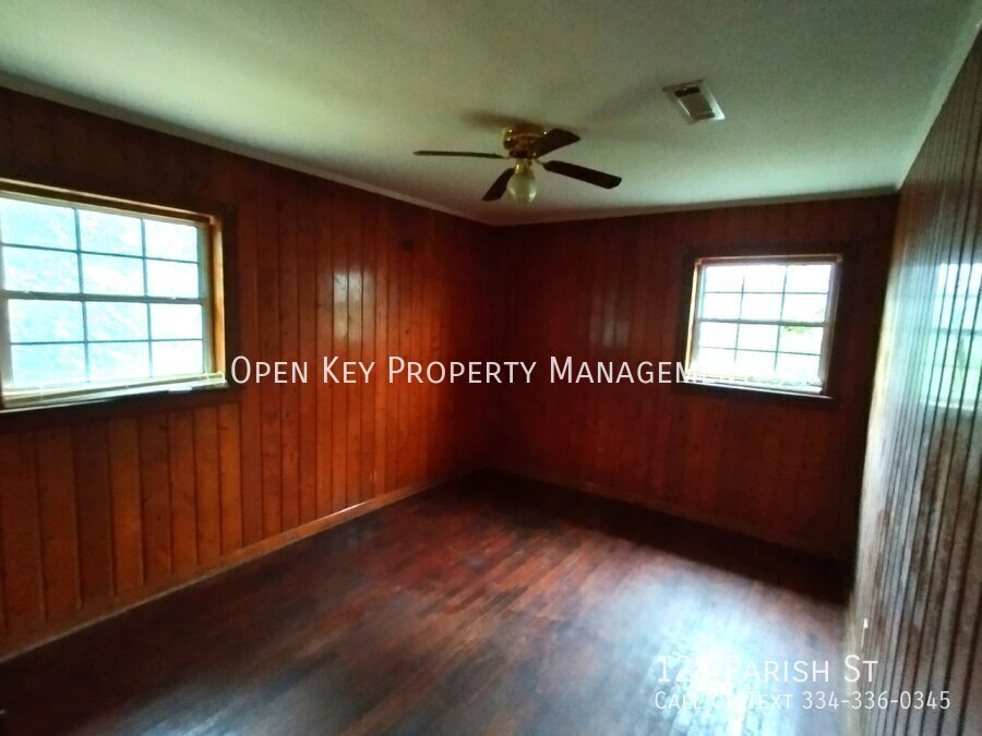 Charming 2-bed, 1-bath home in Dothan, Alabama. Features open living room and spacious yard. Section 8 approved! property image