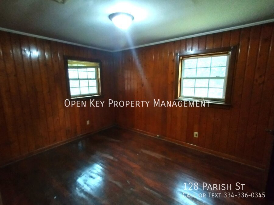 Charming 2-bed, 1-bath home in Dothan, Alabama. Features open living room and spacious yard. Section 8 approved! property image