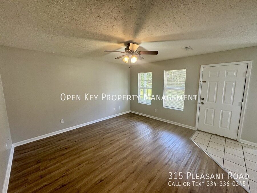 Charming 3BR/2BA home in Dothan, AL - Appliances included, pets are accepted, fenced in backyard & convenient location. This rental is move in ready! property image