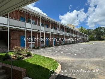 1BR/1BA in Downtown Dothan! Close to restaurants, Civic Center & ACOM. Conveniently located in the heart of Dothan with everything nearby! property image