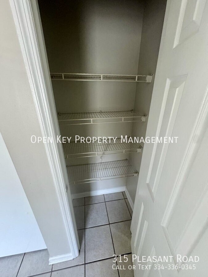 Charming 3BR/2BA home in Dothan, AL - Appliances included, pets are accepted, fenced in backyard & convenient location. This rental is move in ready! property image