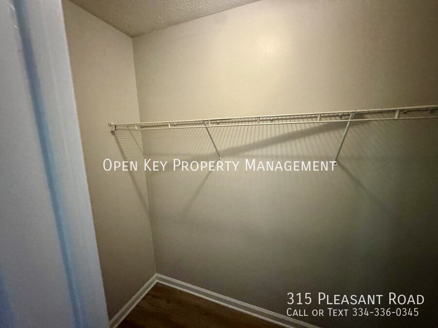 Charming 3BR/2BA home in Dothan, AL - Appliances included, pets are accepted, fenced in backyard & convenient location. This rental is move in ready! property image