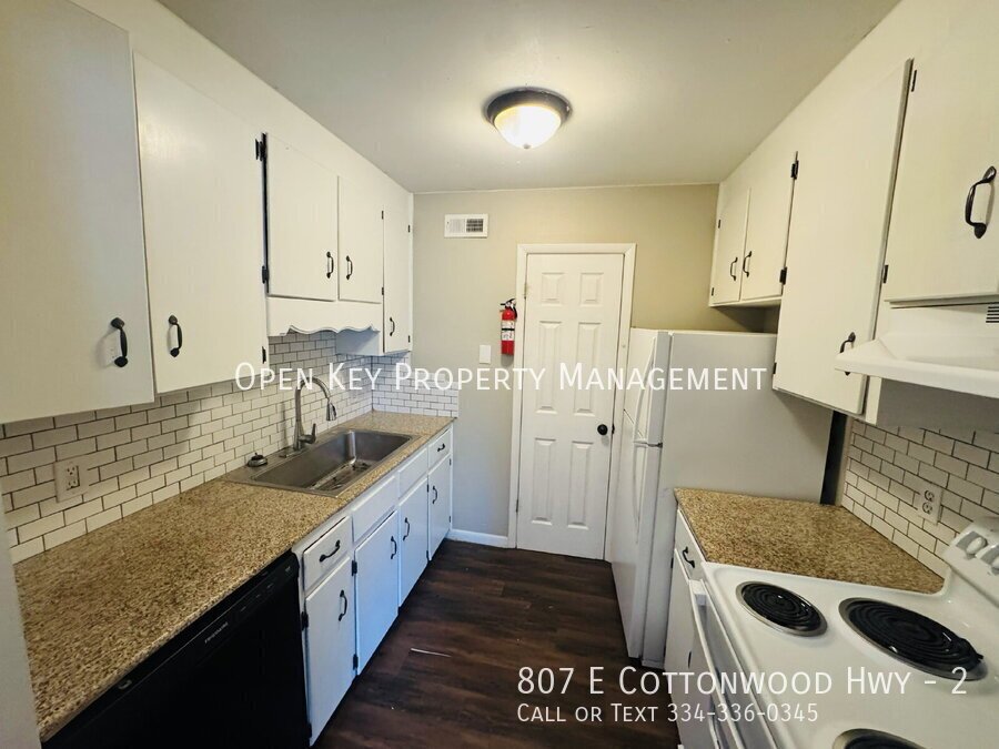 This cozy 2-bedroom & 1-bath apartment in Dothan, AL, features new flooring throughout, a spacious living area, appliances included, and is Section 8 approved. Contact us to schedule a viewing! property image
