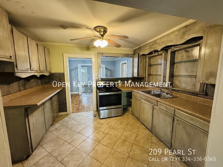 Charming 3 Bedroom, 2 Bath Home in Dothan, AL - appliances included, animal friendly, fenced in backyard, storage, move in ready! property image