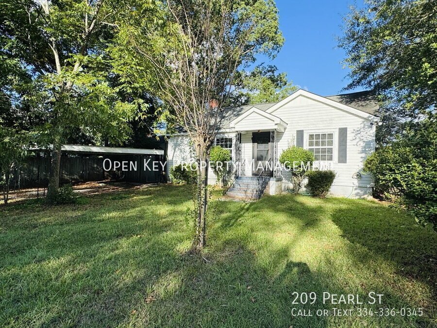 Charming 3 Bedroom, 2 Bath Home in Dothan, AL - appliances included, animal friendly, fenced in backyard, storage, move in ready! property image