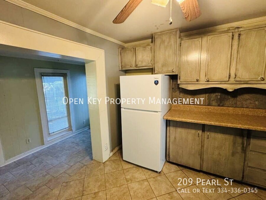 Charming 3 Bedroom, 2 Bath Home in Dothan, AL - appliances included, animal friendly, fenced in backyard, storage, move in ready! property image