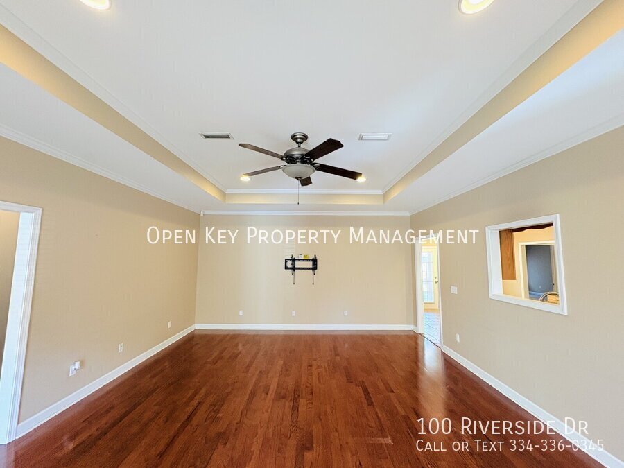 Spacious 3 bedroom, 3 bath home for rent in Dothan, AL - beautiful kitchen with granite countertops, split floor plan, comfortable layout perfect for both relaxing and entertaining. Move in ready! property image