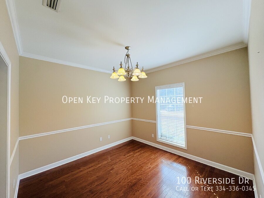 Spacious 3 bedroom, 3 bath home for rent in Dothan, AL - beautiful kitchen with granite countertops, split floor plan, comfortable layout perfect for both relaxing and entertaining. Move in ready! property image