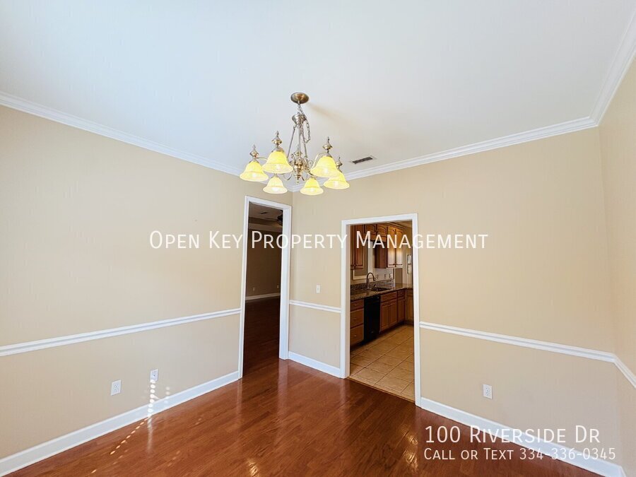 Spacious 3 bedroom, 3 bath home for rent in Dothan, AL - beautiful kitchen with granite countertops, split floor plan, comfortable layout perfect for both relaxing and entertaining. Move in ready! property image