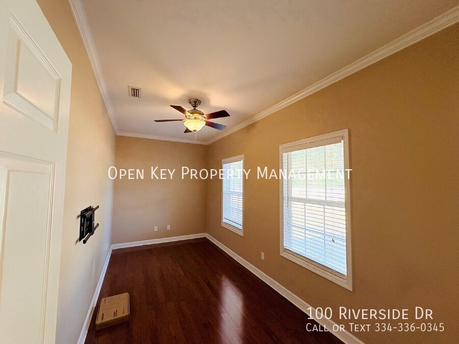 Spacious 3 bedroom, 3 bath home for rent in Dothan, AL - beautiful kitchen with granite countertops, split floor plan, comfortable layout perfect for both relaxing and entertaining. Move in ready! property image