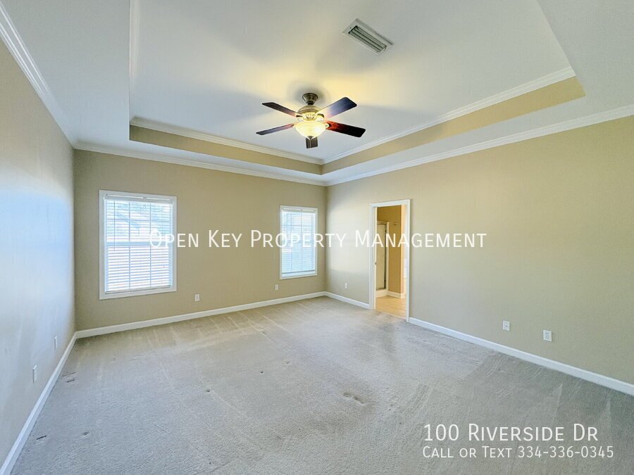 Spacious 3 bedroom, 3 bath home for rent in Dothan, AL - beautiful kitchen with granite countertops, split floor plan, comfortable layout perfect for both relaxing and entertaining. Move in ready! property image