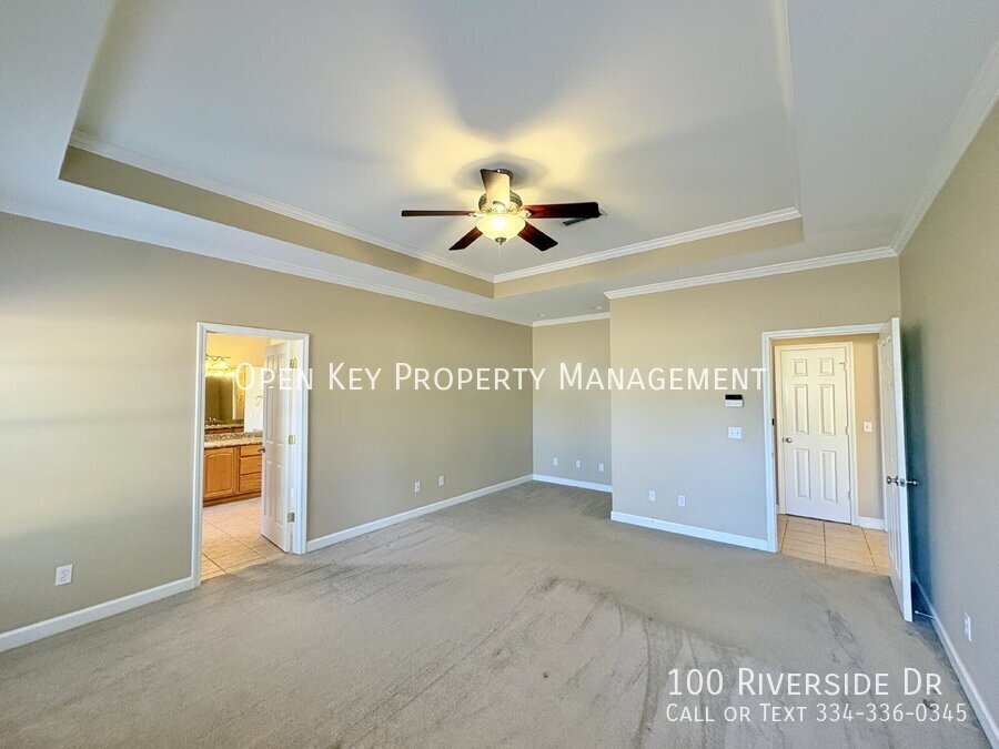 Spacious 3 bedroom, 3 bath home for rent in Dothan, AL - beautiful kitchen with granite countertops, split floor plan, comfortable layout perfect for both relaxing and entertaining. Move in ready! property image