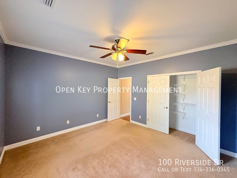 Spacious 3 bedroom, 3 bath home for rent in Dothan, AL - beautiful kitchen with granite countertops, split floor plan, comfortable layout perfect for both relaxing and entertaining. Move in ready! property image