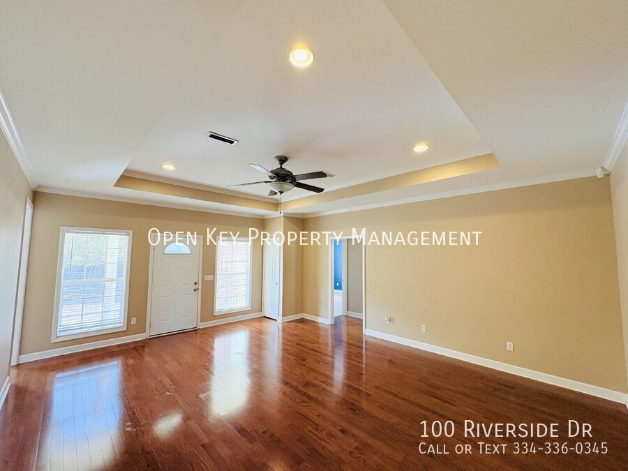 Spacious 3 bedroom, 3 bath home for rent in Dothan, AL - beautiful kitchen with granite countertops, split floor plan, comfortable layout perfect for both relaxing and entertaining. Move in ready! property image