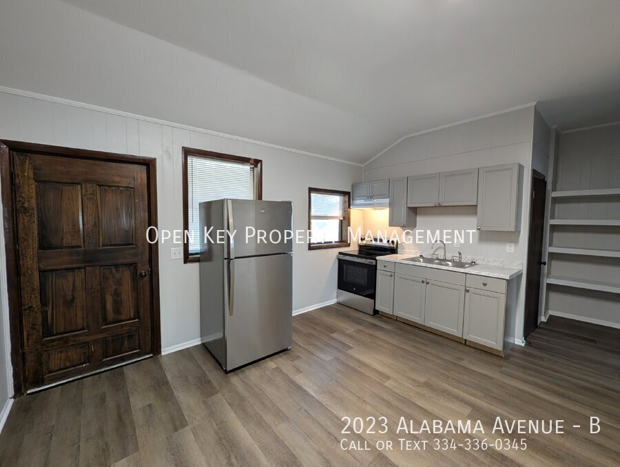 Discover this 1-bedroom, 1-bath apartment in Grand Ridge, Florida. Features a newly updated kitchen and bathroom. Don’t miss out on this freshly renovated space! property image