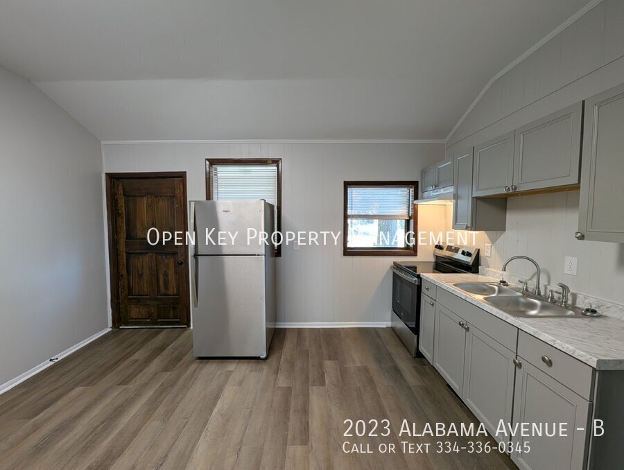 Discover this 1-bedroom, 1-bath apartment in Grand Ridge, Florida. Features a newly updated kitchen and bathroom. Don’t miss out on this freshly renovated space! property image