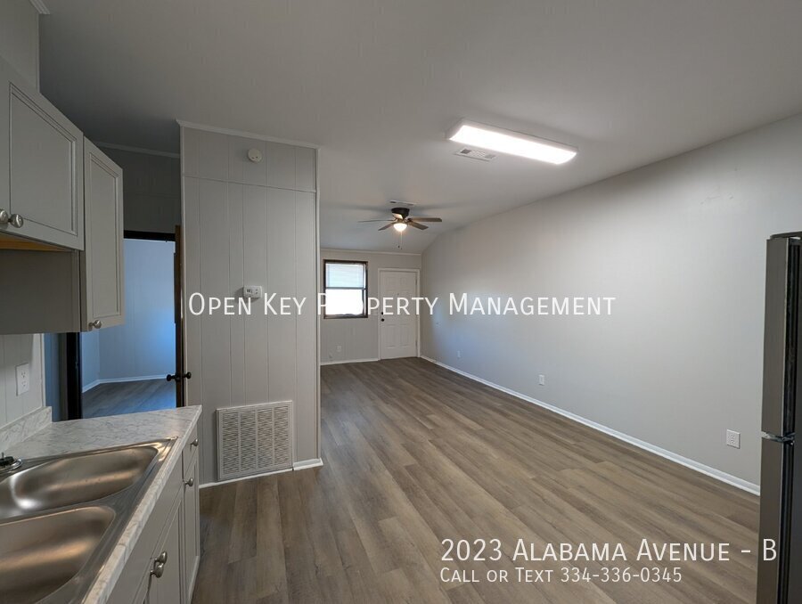 Discover this 1-bedroom, 1-bath apartment in Grand Ridge, Florida. Features a newly updated kitchen and bathroom. Don’t miss out on this freshly renovated space! property image