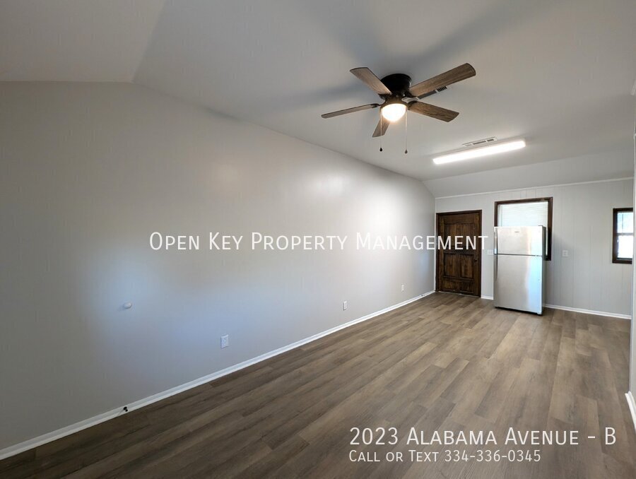 Discover this 1-bedroom, 1-bath apartment in Grand Ridge, Florida. Features a newly updated kitchen and bathroom. Don’t miss out on this freshly renovated space! property image