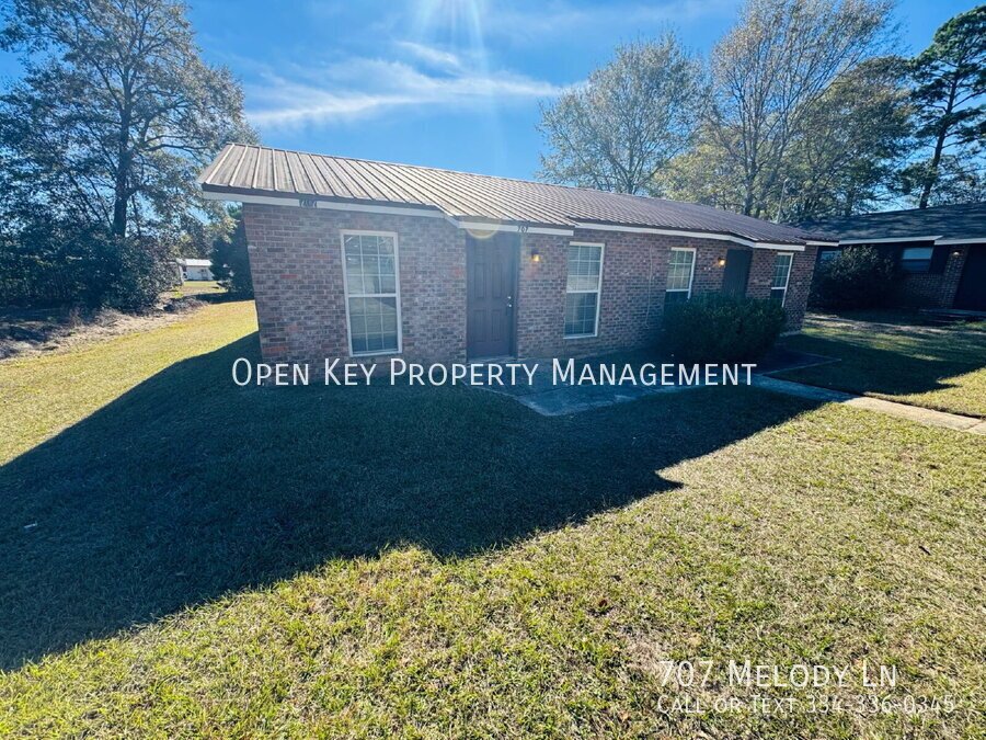If you're looking for an affordable rental in a convenient location in Dothan, AL - check out this 2 bedroom, 1 bath home. Appliances included, LVP flooring, Section 8 approved and pets welcome property image