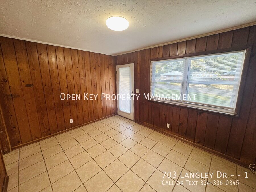 Spacious and affordable 2 bedroom, 1 bath duplex in Dothan, AL. Section 8 approved and  appliances included. property image