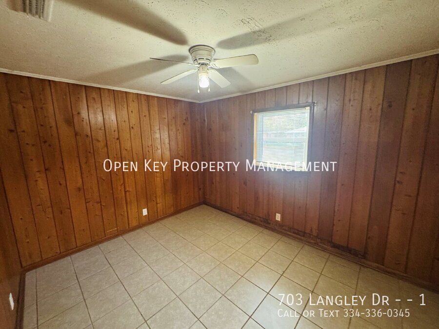 Spacious and affordable 2 bedroom, 1 bath duplex in Dothan, AL. Section 8 approved and  appliances included. property image