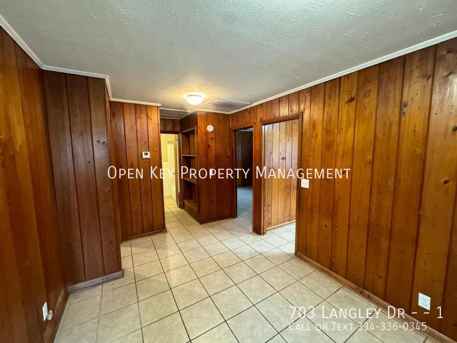 Spacious and affordable 2 bedroom, 1 bath duplex in Dothan, AL. Section 8 approved and  appliances included. property image