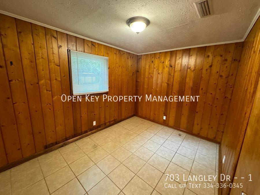 Spacious and affordable 2 bedroom, 1 bath duplex in Dothan, AL. Section 8 approved and  appliances included. property image